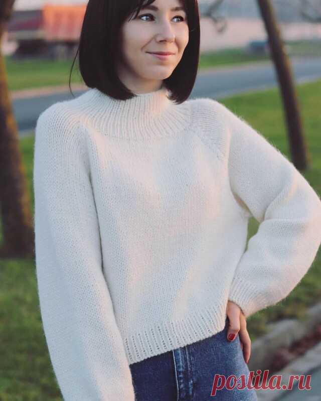 Базовый свитер регланом сверху...