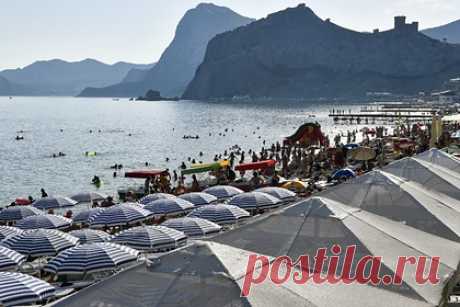 Жители Крыма объяснили разницу между российскими и украинскими туристами. Жители Крыма объяснили, в чем главная разница между российскими и украинскими туристами, приезжающими отдохнуть на полуостров. Так, по мнению одного крымчанина, главным отличием между туристами двух стран является акцент, с которым украинские путешественники говорят на русском языке.