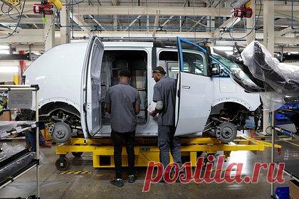 Отмененный автомобиль Apple сравнили с пузырем. Известный инсайдер Марк Гурман рассказал, каким бы мог быть первый автомобиль Apple. По словам знакомых с ситуацией собеседников, корпорация планировала автомобиль как беспилотное средство, не имеющее руля. Также один из источников сравнил Apple Car с салоном частного самолета. Проект отменили в начале 2024 года.