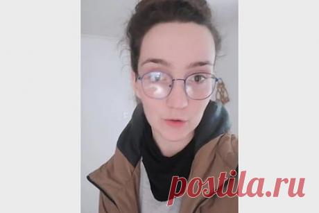 Тиктокерша подсказала способ правильно согреть холодную кровать. Тиктокерша Клер Де Лис подсказала способ согреть холодную кровать и не обжечься. Для этого нужно положить под одеяло завернутую в ткань бутылку. «Если лечь спать замерзшим, тело не даст предупредительного сигнала об ожоге, и вы не представляете, как быстро можно обжечься и ничего не заметить», — предупредила она.