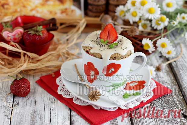 Кекс в кружке в микроволновке с клубникой и ванильной глазурью | Домашний Ресторан