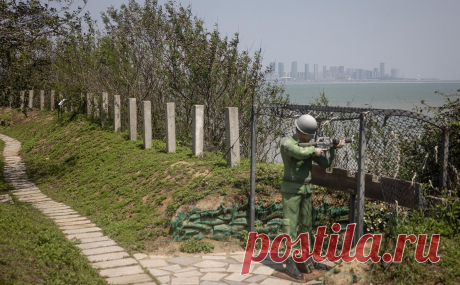 Китай отказал США в компромиссе по Тайваню. Пекин предложил «избегать стратегических неожиданностей» и урегулировать разногласия, но отказался от двух точек зрения на Тайвань. Пекин считает остров своей территорией, Вашингтон против агрессии на Тайбэй