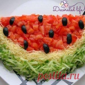 Салат в виде арбуза - Блог - Decorated Life - сайт о том, как сделать своюжизнь красивой: декор дома, сладостей, поделки и рукоделие