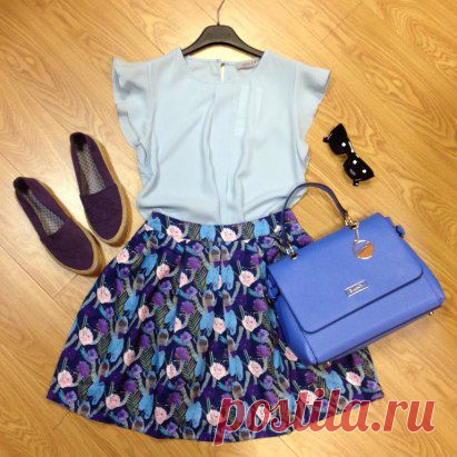 Блуза из крепдешина, хлопковая юбка, эспадрильи из замши, чудесная сумка из канваса - стильно, модно, недорого. Звоните: 89057071222