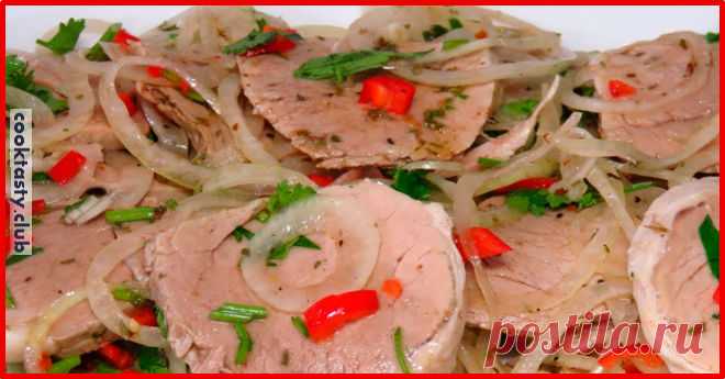 Нежнейшая мясная закуска к праздничному столу Мясо маринуется в  ароматном маринаде.  Сочная мясная закуска по вкусу напоминает мягкий сочный холодный шашлык. Такая закуска первой улетает с праздничного стола.