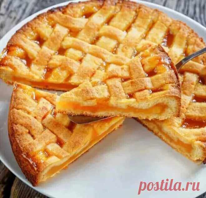 Песочный пирог с вареньем
 Ингредиенты:
- Варенье любое - 300 г.
- Мука - 400 г.
- Слив. масло - 200 г.
- Сахар - 3 ст. л.
- Ванильный Сахар - 1 ст. л.
- Соль - щепотка
- Разрыхлитель - 1 ч. л.
- Яйцо - 3 шт.