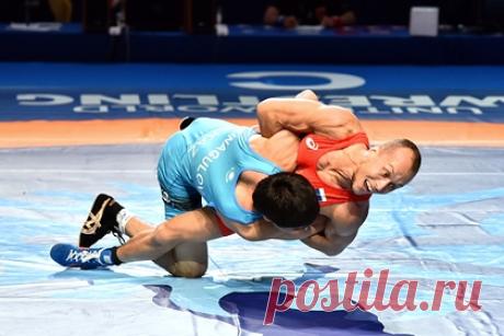 Россиянин Емелин завоевал бронзу в греко-римской борьбе на Олимпиаде. Россиянин Сергей Емелин завоевал бронзовую медаль в греко-римской борьбе на Олимпиаде в Токио. В поединке за третье место в весовой категории до 60 килограммов российский спортсмен победил представителя Молдавии Виктора Чобану. Встреча завершилась со счетом 12:1 в пользу россиянина.