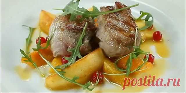 Медальоны в апельсиновом соусе.