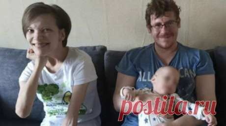 «Спасибо за помощь»: уроженка Казахстана с ДЦП, которая 13 лет не могла оформить документы, получила паспорт РФ. Героиня проекта «Не один на один» 27-летняя Мария Фаткина, страдающая ДЦП, стала гражданкой РФ. Девушка 13 лет не могла сделать документы из-за проблем со здоровьем. МВД после запросов RT помогло ей продлить срок временного пребывания на территории России без выезда за пределы страны, встать на учёт, а также пройти дактилоскопическую регистрацию и фотографирование. Затем ей…