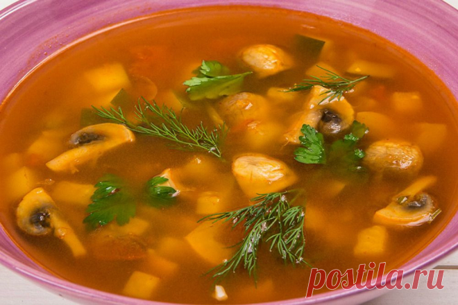 Вкусный суп с овощами, грибами и сельдереем