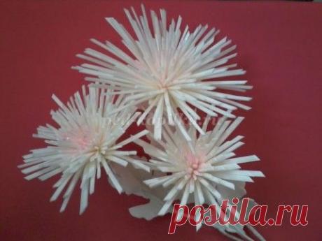Хризантемы из изолона сможет сделать даже ребенок