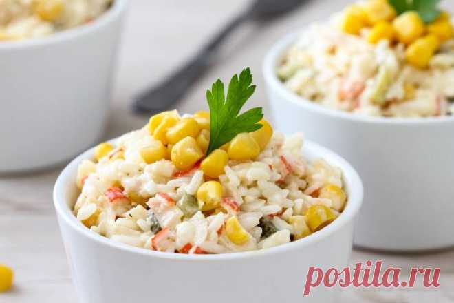 16 салатов с консевированной кукурузой для праздничного стола — MOJAKUHNJA.ru
