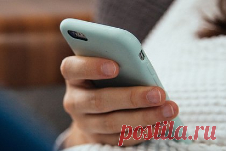 Молодая россиянка отправила видео с голым мужчиной в чат и попала под следствие. В Архангельске 17-летнюю местную жительницу заподозрили в нарушении неприкосновенности частной жизни 29-летнего мужчины. Весной фигурантка сняла на видео пьяного и голого гражданина, а затем отправила видео в общий чат в социальной сети. Она признала вину и рассказала, что познакомилась с нетрезвым мужчиной на улице.