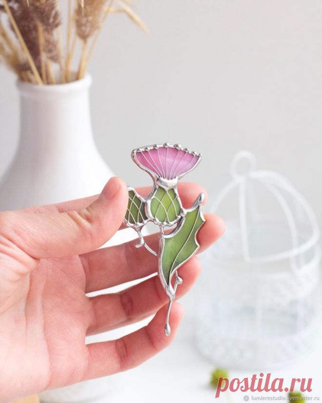 Витражная брошь Чертополох. Техника Тиффани. Броши из стекла в интернет-магазине Ярмарка Мастеров по цене 2189 ₽ – JR6K6RU | Брошь-булавка, Тамбов - доставка по России