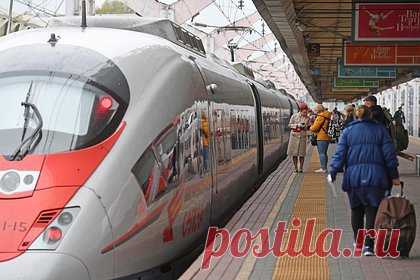 В России рассмотрят идею запуска ускоренных поездов из Москвы на юг. Минтранс России пообещал вернуться к рассмотрению идеи запуска ускоренных поездов из Москвы в Казань и на юг страны. Отвечая на вопрос журналиста о планах по расширению высокоскоростного железнодорожного сообщения, замглавы ведомства Валентин Иванов заявил, что такой вопрос рассматривается.