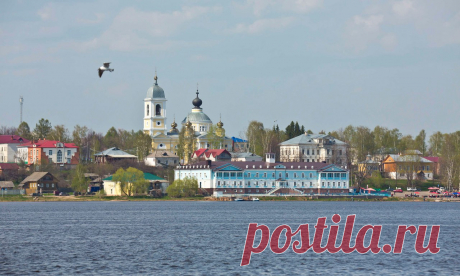 Мышкин — город (городское поселение), административный центр Мышкинского района Ярославской области. Расположен на левом, высоком берегу Волги (Рыбинского водохранилища), напротив впадения в Волгу реки Юхоть.