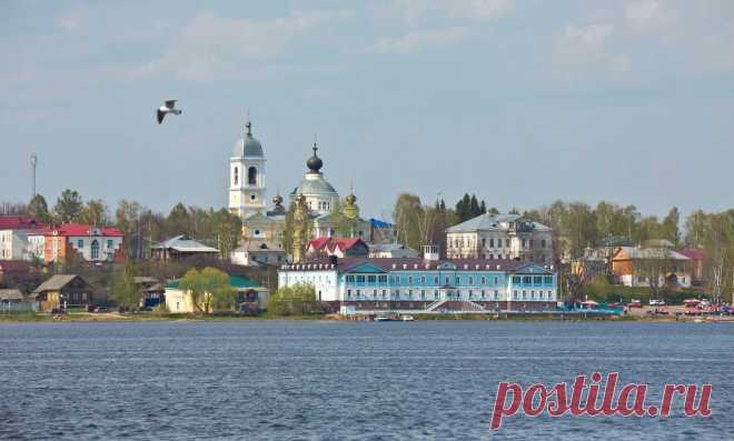 Мышкин — город (городское поселение), административный центр Мышкинского района Ярославской области. Расположен на левом, высоком берегу Волги (Рыбинского водохранилища), напротив впадения в Волгу реки Юхоть.