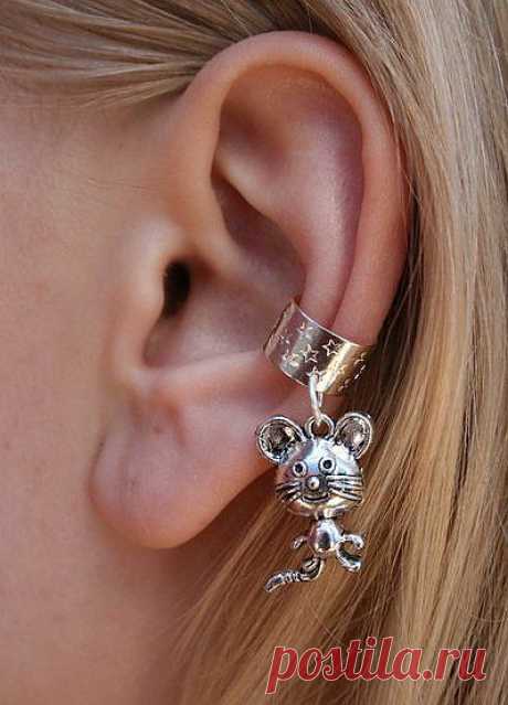 Небольшой кафф без прокола с подвеской мышонок