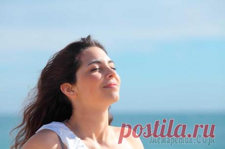 7 уникальных дыхательных практик на все случаи жизни С первой минуты после пробуждения, еще в кровати, приведите себя в активное состояние: настройтесь на кончик носа и, как бы принюхиваясь в поисках морозной свежести, сделайте несколько вдохов и выдохо...