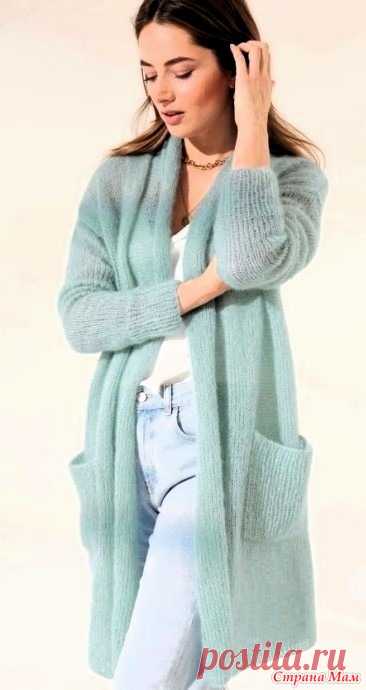 Пальто от Filati, связанное лицевой гладью спицами.