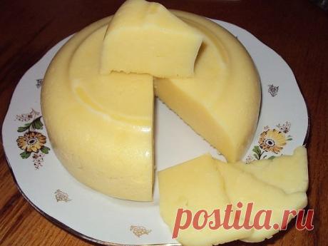 Домашний сыр за 3 часа 

Невероятно вкусный сыр, который содержит только натуральные продукты и ничего лишнего.Сыры которые мы покупаем в магазине, не понятно из чего сделаны. 
А ведь в сыр продукт полезный с большим содержанием кальция. Да и какой ребёнок не любит вермишель с сыром?!В этом сыре все продукты натуральные, ничего лишнего, поэтому вы точно уверены, что вашему чаду этот сыр будет полезен. 

Ингредиенты: 

-1 литр молока 
-1 ст.л.соли 
-200-300 г. сметаны 
-3 я...