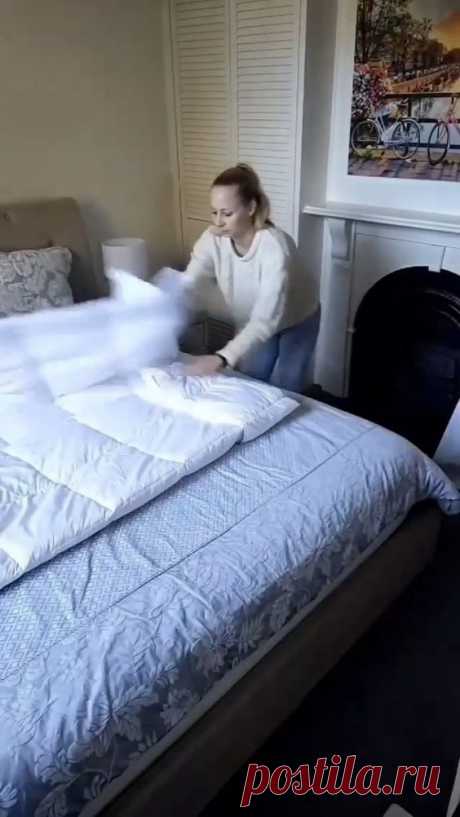 This duvet folding technique is a game changer!🙌 Credits:@effectivespaces