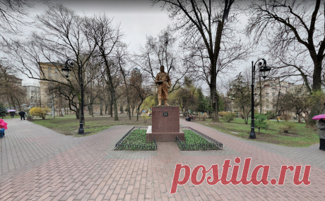 В Киеве переименовали сквер имени Чкалова в честь актера Богдана Ступки. Комиссия по переименованию Городского совета Киева постановила изменить название сквера имени Чкалова на площадь имени Богдана Ступки.