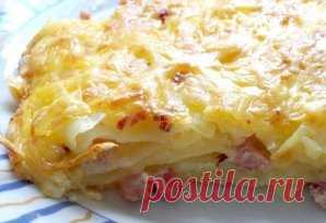 ТОП-5 БЫСТРЫХ И ВКУСНЫХ ЗАПЕКАНОК 🌿
1. Запеканка из рыбы и грибов
ИНГРЕДИЕНТЫ: ● бескостная рыба, 650 гр. (у меня морской язык); ● шампиньоны, 300 гр. (в идеале конечно лучше взять лесные грибы); ● 1 крупная луковица; ● 1 куриное яйцо (у меня было очень крупное, небольших можно взять пару); ● сметана, 1 стакан; ● сливочное масло, 2 ст. л.; ● твёрдый сыр, 150 гр; ● мука, 4 ст. л. (без верха); ● соль, перец, по вкусу; ● по желанию 1/2 грибного бульонного кубика.
ПРИГОТОВЛЕНИЕ: Грибы очис
