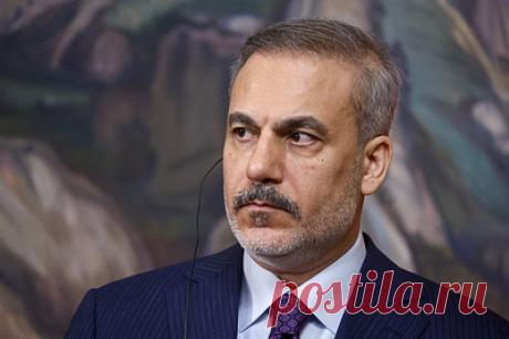 Фидан: Турция продолжит дипломатию по Украине, включая организацию переговоров. Глава МИД республики отметил, что "необходимо скорейшее возвращение за стол переговоров и решительное стремление к дипломатическим решениям"