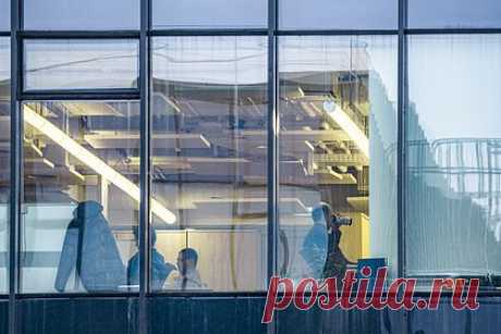 Нехватка работников в России стала рекордной за 25 лет. По итогам первого квартала 2023 года обеспеченность работниками у российских компаний оказалась самой низкой с начала наблюдений, то есть с 1998 года. Наиболее острую нехватку кадров по-прежнему отмечают обрабатывающие производства, предприятия промышленности, водоснабжения, добычи сырья и транспортировки и хранения.