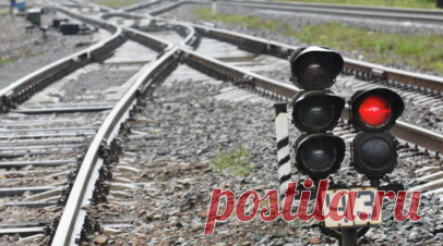 В Абхазии временно приостановили движение поездов из-за размыва ж/д путей. В Абхазии движение поездов временно приостановлено из-за размыва железнодорожных путей сильным ливнем. Читать далее