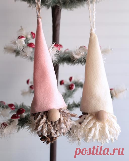 В скандинавских странах эти маленькие существа охраняют ваш дом. На шведском языке их название происходит от старого слова «tomt», что означает «заговор» - участок земли, на котором находится ваш дом. Говорят, что у хорошо ухоженного дома есть собственный житель Томте, который держит его в чистоте и порядке. Каждый дом нуждается в гноме!