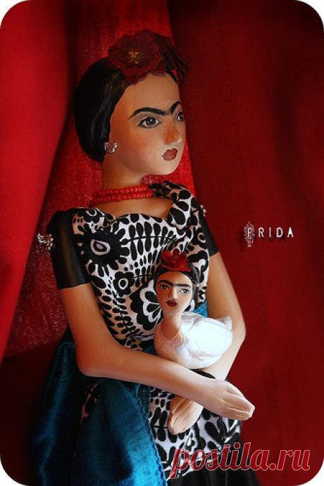 Frida holding Frida bird | Flickr - Photo Sharing!