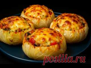 Капуста и яйца — лучше мяса! Мой любимый рецепт на каждый вечер. Ингредиенты:Для основы:– 400 г белокочанной капусты– 2 яйца– 2-3 ст. л. муки– 2 ст. л. панировочных сухарей– 30 г сыра (по желанию)– Соль, перец– Масло для жаркиОвощная начинка:– 1 лук-порей– 1 небольшая морковь– 1 болгарский перец– 4 гриба– 2 зубчика чеснока– 100 г сыра (моцарелла,...