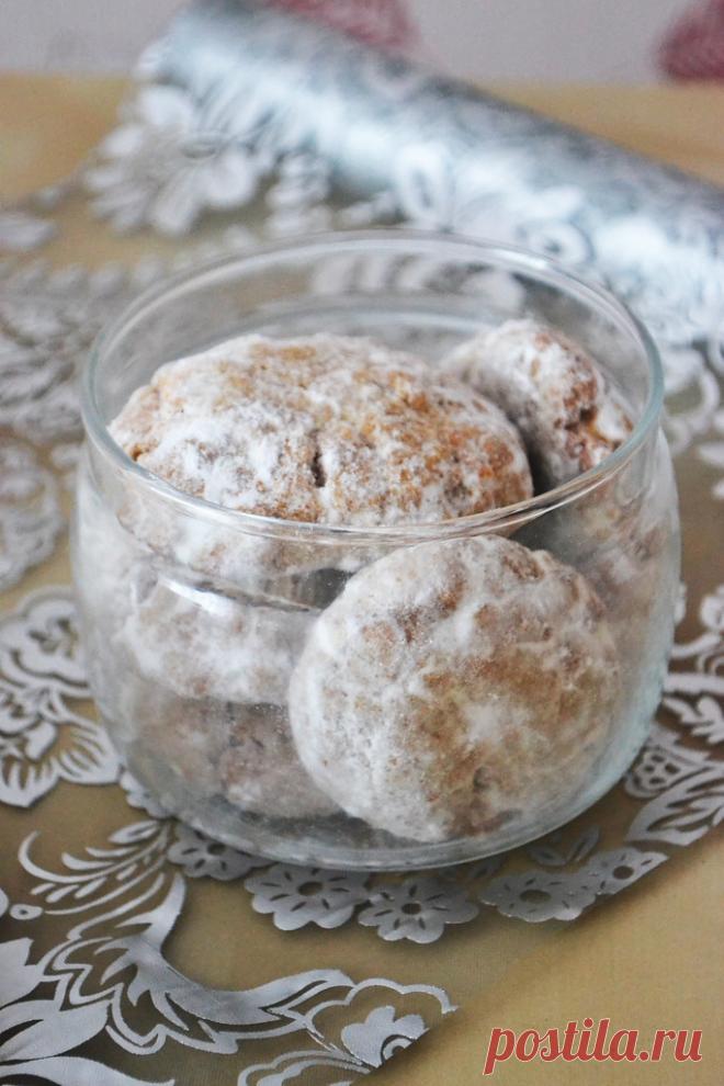 Снежное песочное печенье с орехами