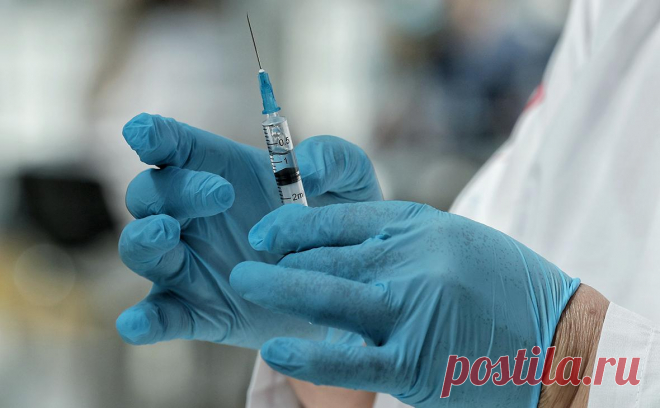 Гинцбург назвал срок поставок пациентам первой вакцины от рака. Первые партии отечественной мРНК-вакцины от рака поступят пациентам в конце сентября — середине октября, сообщил «РИА Новости» директор Национального исследовательского центра эпидемиологии и микробиологии (НИЦЭМ) имени Н.Ф.