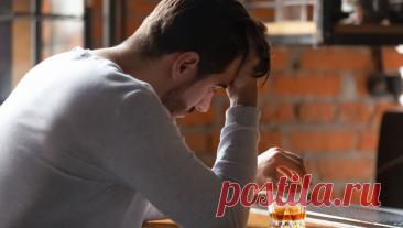 Нарколог назвал напитки, вызывающие тяжелое похмелье. Виски и коньяк создают колоссальную нагрузку на внутренние органы. Об этом сообщил в разговоре с "Лентой.ру" нарколог, заведующий отделением клиники "Алкомед" Андрей Тюрин. Он напомнил о существовании мифа об ...