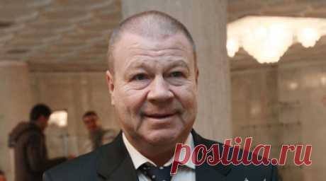 Актёр Селин высказался о «разброде и шатании» в умах Смольянинова и Галкина. Заслуженный артист России Сергей Селин, известный своей ролью старшего лейтенанта милиции Дукалиса в «Улицах разбитых фонарей», рассказал о «разброде и шатании» в головах артистов, которые заняли антироссийскую позицию на фоне спецоперации на Украине. Читать далее