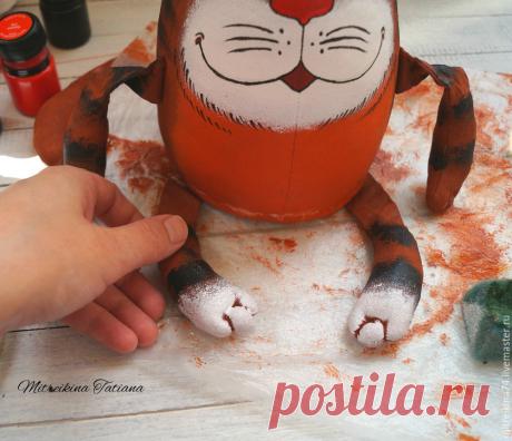 Мастер-класс: кот из мультфильма «Попугай Кеша», второй этап Итак, попытка добавить вторую часть. Никак не получалось добавить, оказывается, наверное, сильно много было фото, пошив штанишек будет в части 3. Первая часть тут. После того, как котик высох, смешиваем красный, белый, желтый и зеленый цвета до красивого коричневого цвета. Пропорции я делаю на глаз, красной и белой примерно по 2 части, желтой и зеленой — по 1 части.