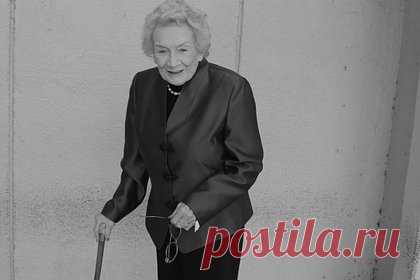 Умерла последняя наследница гавайской монархической династии. В возрасте 96 лет скончалась Абигейл Кавананакоа, последняя наследница монархической династии Королевства Гавайи. Она не носила официального титула, но была символом гавайской национальной идентичности, которая сохранилась после упразднения монархии в 1893 году, и занималась благотворительностью.
