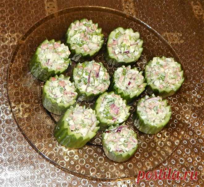 Салат в огурце - Простые рецепты Овкусе.ру