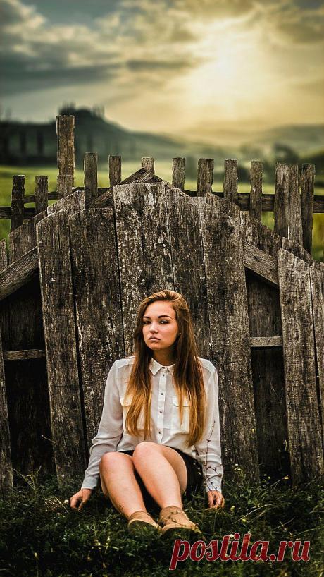 Присела Терпсихора у забора...