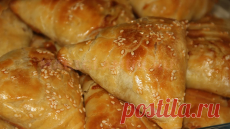 Самса из слоеного теста с картошкой Бабушкин рецепт приготовления самсы из слоеного теста с начинкой из картошки и сыра. Бесподобное блюдо! Приготовьте и вы!