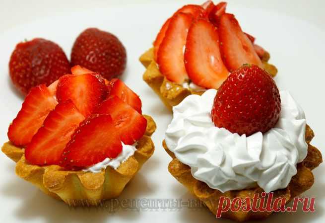 Корзиночки с белковым кремом и свежей клубникой!