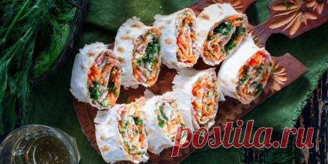 Рулетики из лаваша с корейской морковью, ветчиной и помидором