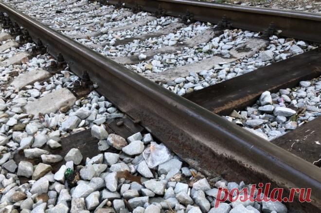 Под Нижним Тагилом устраняют последствия инцидента на железнодорожных путях. В РЖД не исключили задержки движения поездов по данному участку.