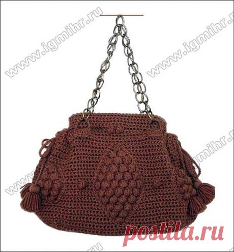 Коричневая женская сумка с шишечками. Крючок