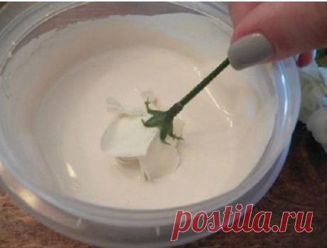 Купила искусственные цветы и развела порошок до консистенции сметаны, чтобы создать нечто восхитительное...