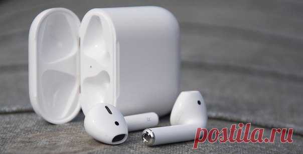 Apple расширила функции AirPods в iOS 12 Одна из функций iOS 12 позволяет «подслушивать» за другими при помощи AirPods. Новая функциональность доступна в разделе «Пункт управления» настроек iPhone. В меню «Настроить элементы управления» нужно добавить пункт «Слух». Останется подключить к iPhone AirPods и нажать на иконку Live-прослушивания в центре управления. После этого вы будете слушать в AirPods звук, который захватывает микрофон iPhone. То есть можно, например, оставить смартфон около…