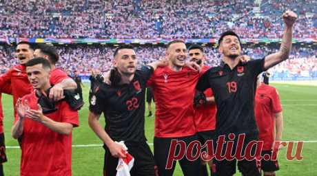 Федерация футбола Северной Македонии призвала к дисциплинарным мерам против Даку. Федерация футбола Северной Македонии призвала Союз европейских футбольных ассоциаций (УЕФА) наказать нападающего Албании Мирлинда Даку. Читать далее